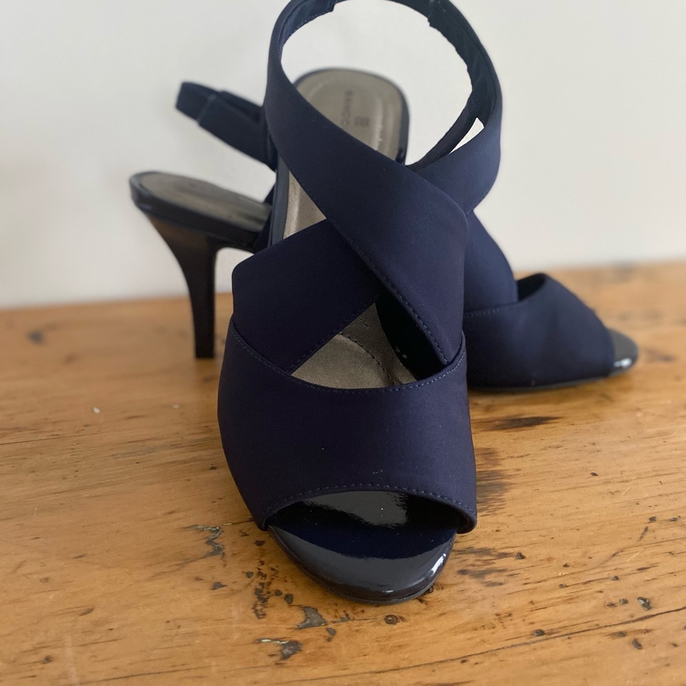 Bandolino Navy Blue High-Heeled Sandals with Crisscross Design Sz 8.5